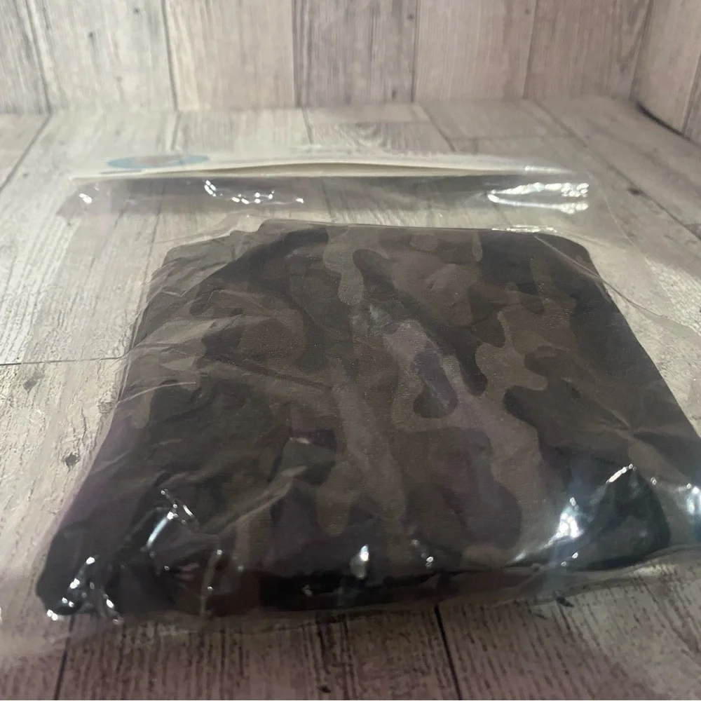 NWT. Neck Gaitor for kids
